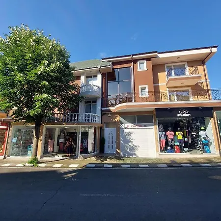 Guest house Rona - Free Parking And Sea View 2*